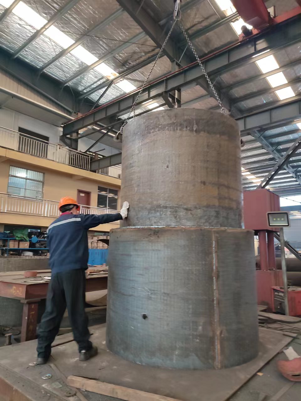海南碳化铬耐磨料仓 碎玻璃料仓 堆焊耐磨钢板